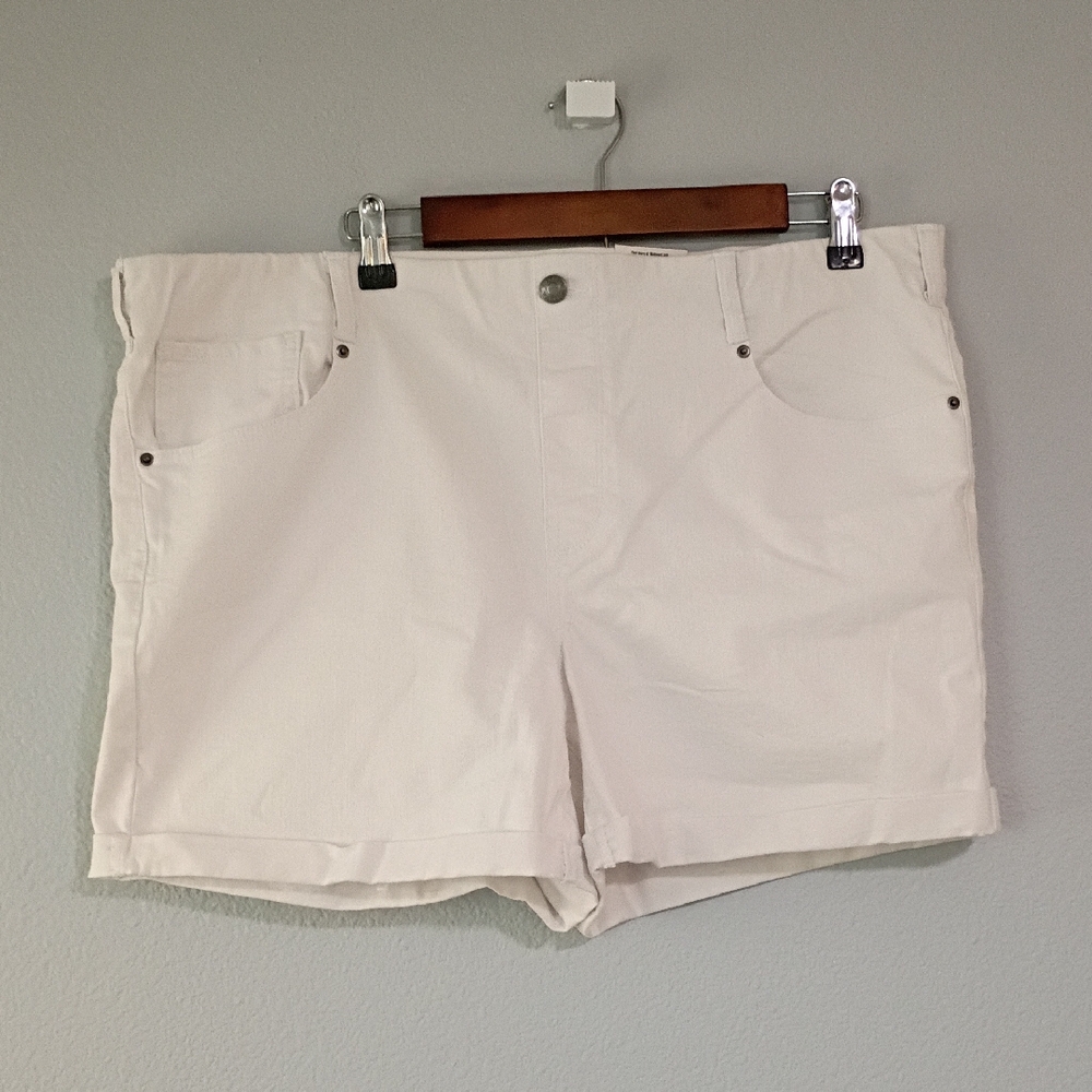 Time and Tru Women's High Waist Cream Shorts